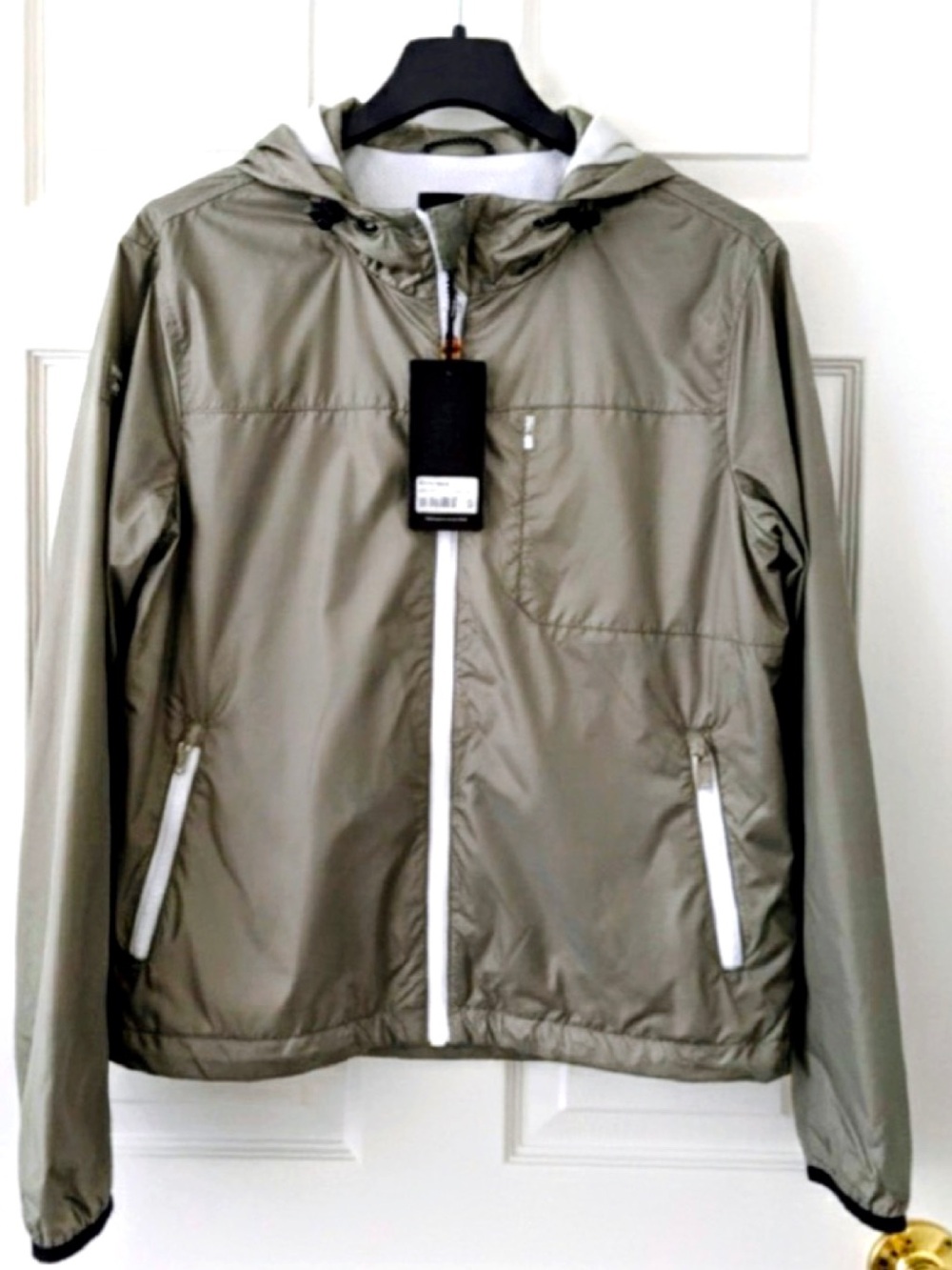 Museum The Original Women Gray Packable Rain Jacket Hooded Windbreaker M NWT⁠